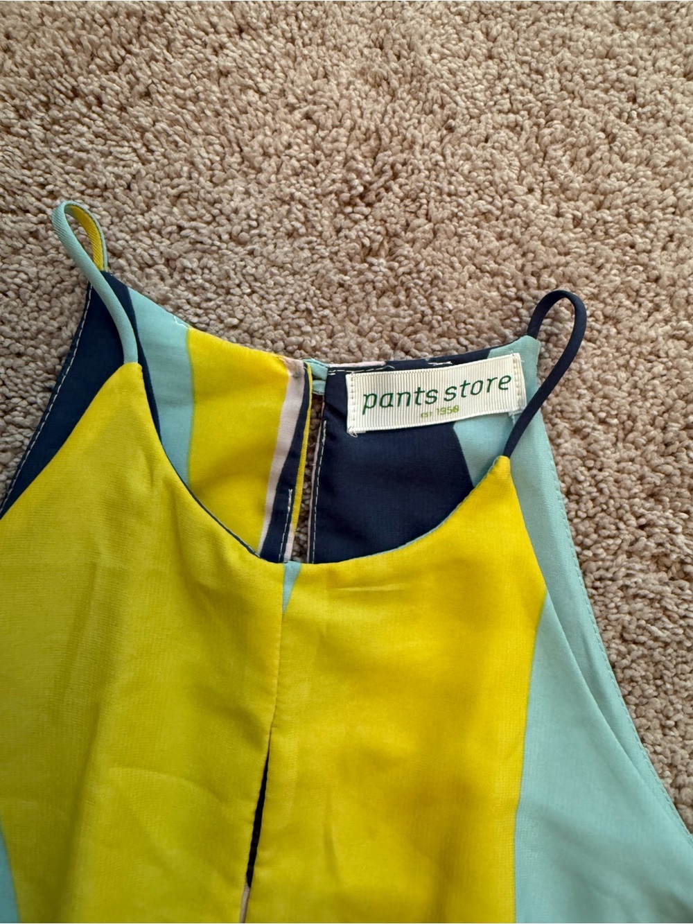 Pants Store Abstract Tie-Front Tank Top - Picture 3 of 9